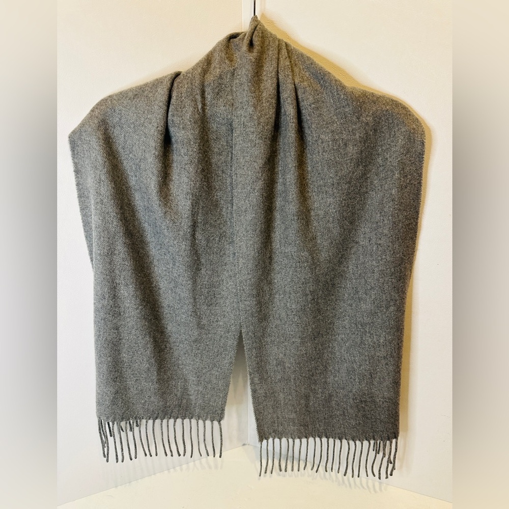 Charcoal Gray Fringed Geoffrey Beene VTG Cashme Oblong Scarf Unisex 100% Acrylic